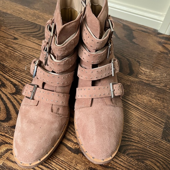 Suede Boots - brand unknown very lightly used - Picture 1 of 5